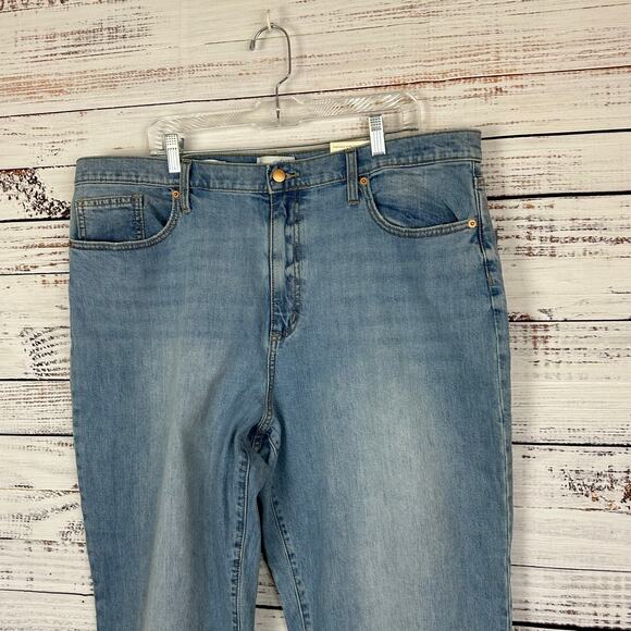 Women's NWT Universal Thread Light Wash Vintage Straight Stretch Jeans Size 18 - Picture 3 of 9